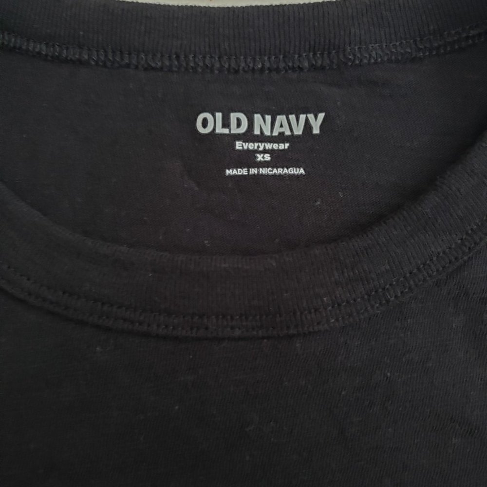 3/$20 EUC Old Navy Black Everywear Floral Bloom Wild T-Shirt XS - Picture 4 of 7